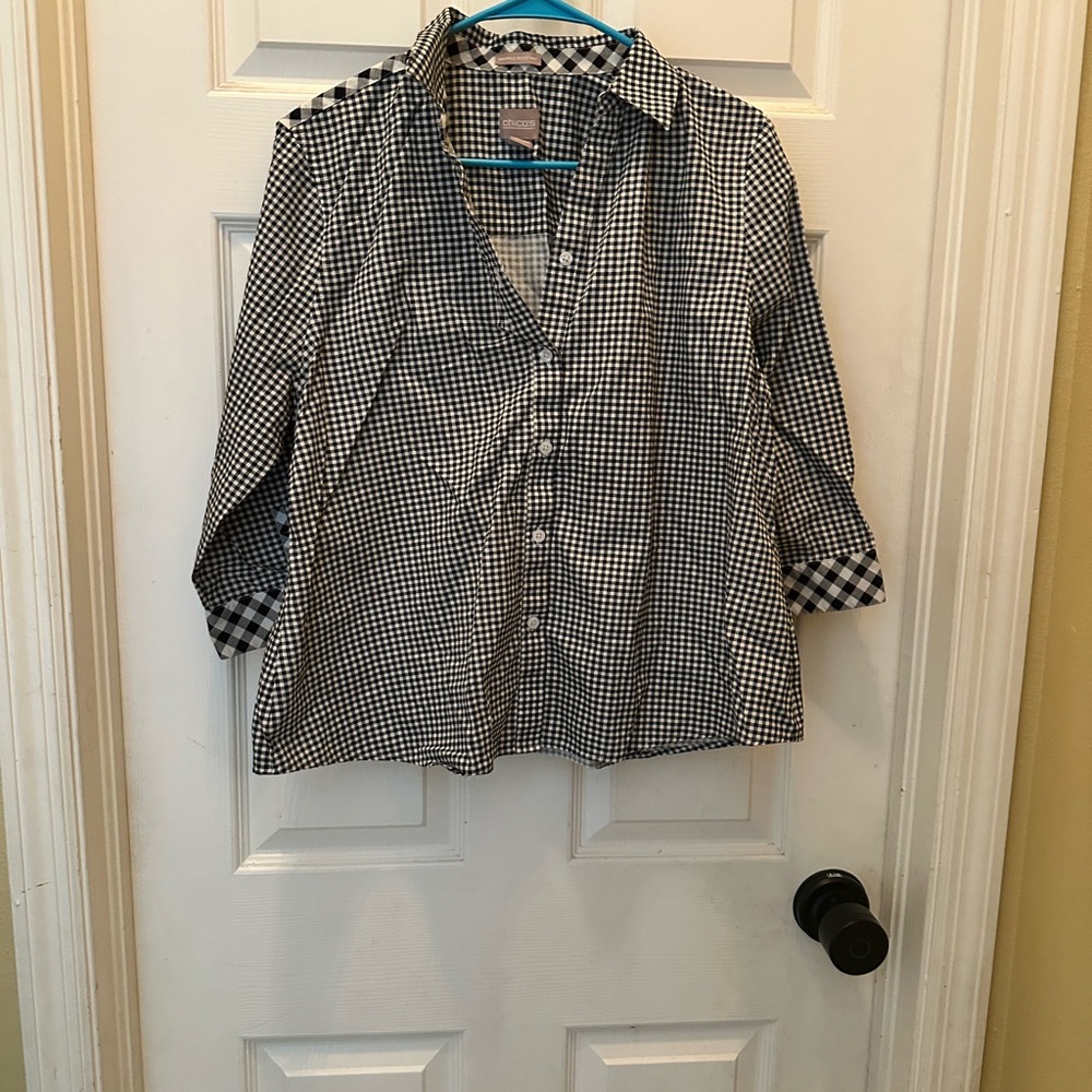 Chico’s size 2 large gingham print top